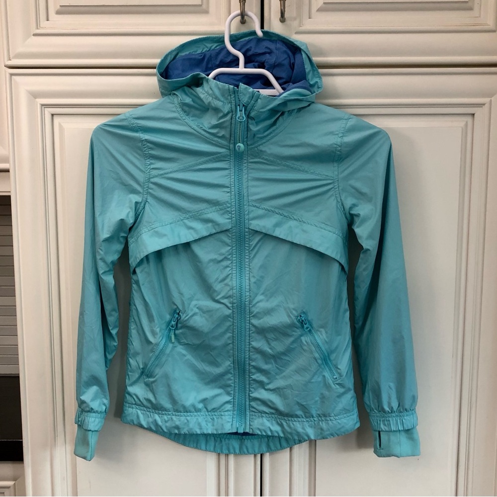 SIZE 6 - Ivivva by Lululemon girl’s hooded windbreaker jacket